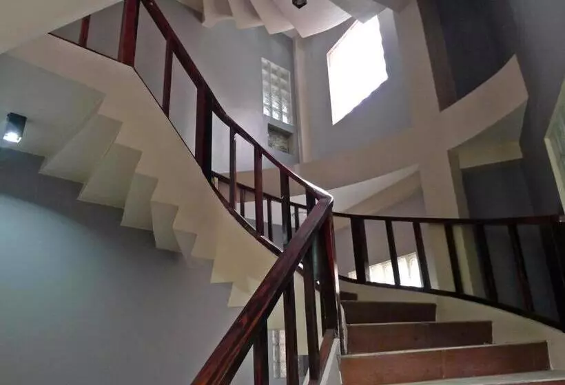 فندق Rovic S Tourist