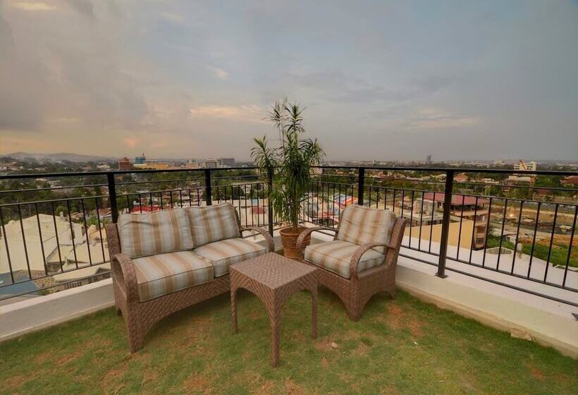 Zerenity Hotel & Suites