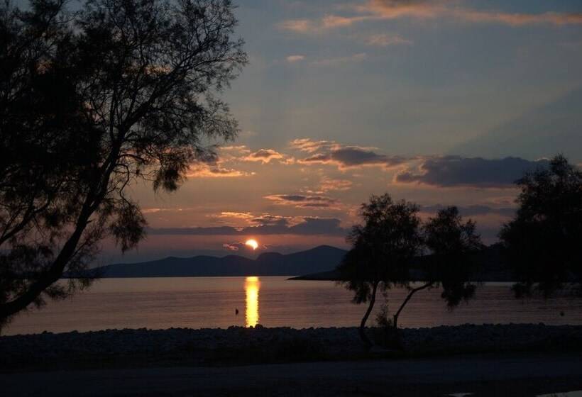 Michalis Apartments Near The Beaches With Sea View