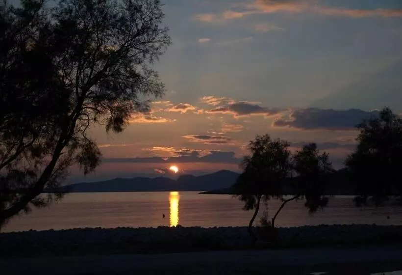 Michalis Apartments Near The Beaches With Sea View