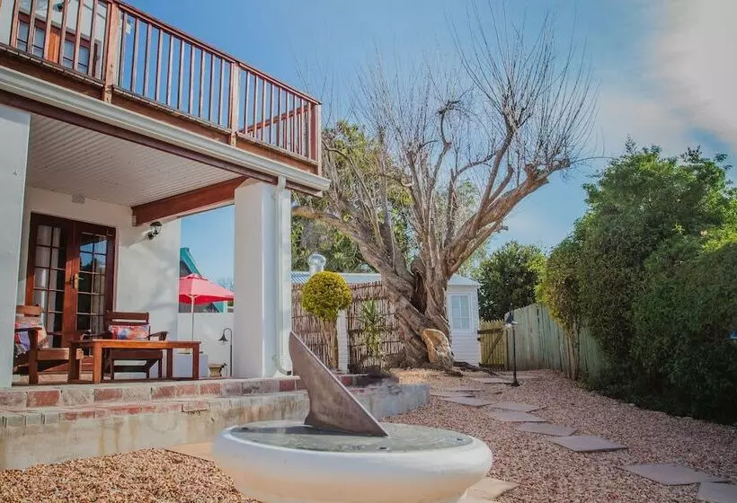 بنسيون Aan De Oever Guesthouse