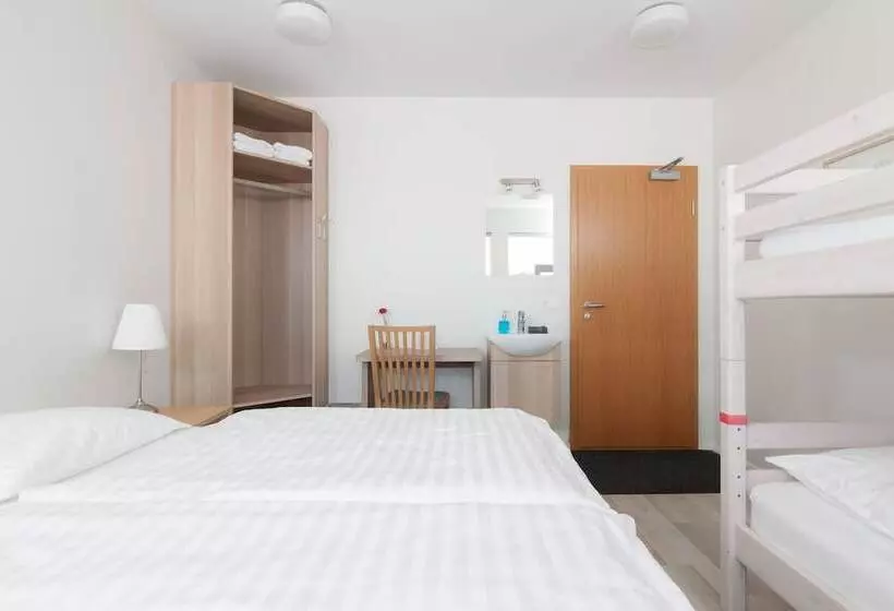 پانسیون Kef Guesthouse By Keflavik Airport