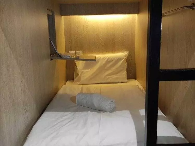 هاستل The Room @ Bugis