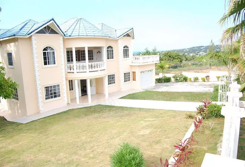 Celebrity Villa Jamaica