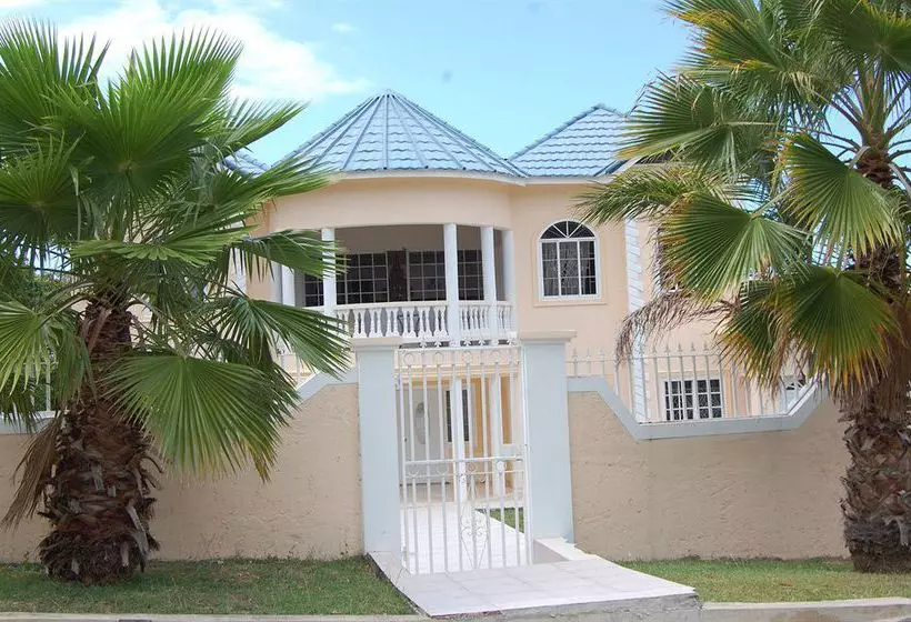 Celebrity Villa Jamaica