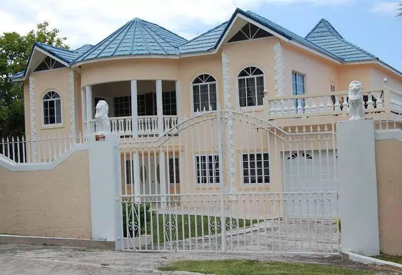 Celebrity Villa Jamaica