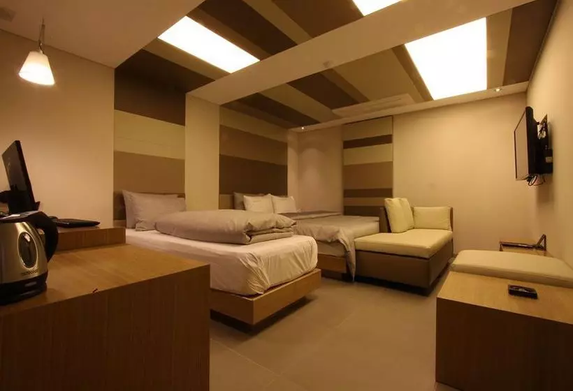 Отель Cats Suwon