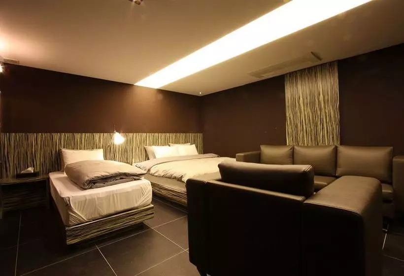 Отель Cats Suwon