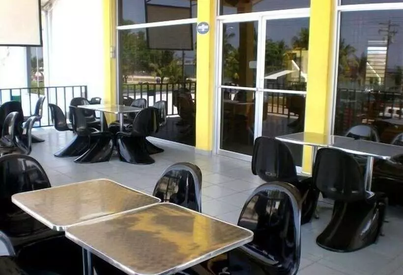 هتل Costa Azul County Beach