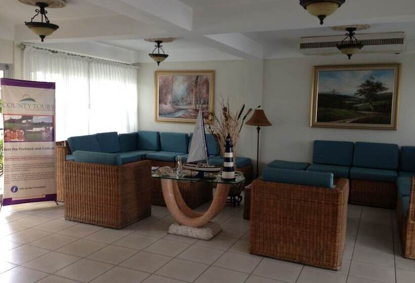 هتل Costa Azul County Beach