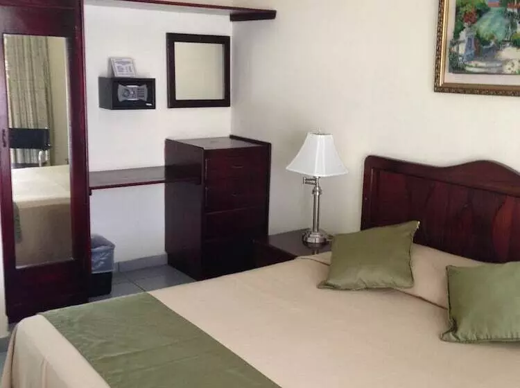 هتل Costa Azul County Beach