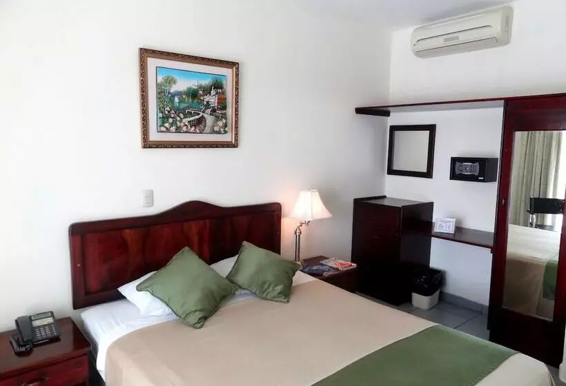 هتل Costa Azul County Beach