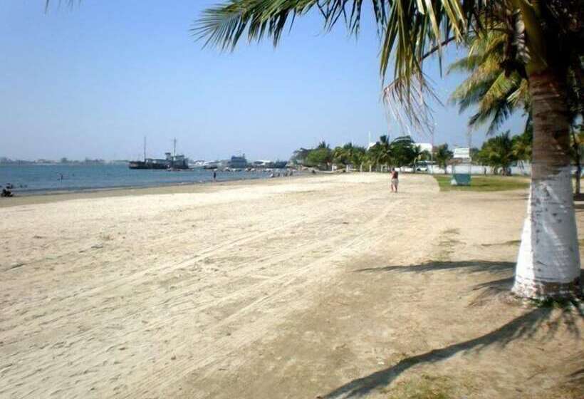 هتل Costa Azul County Beach