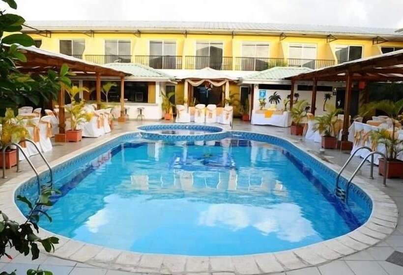 هتل Costa Azul County Beach