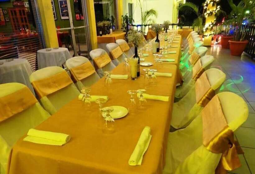 هتل Costa Azul County Beach