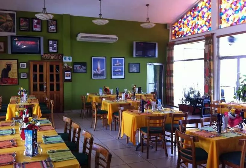 هتل Costa Azul County Beach