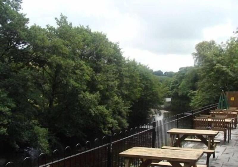 בית מלון כפרי The Abbey Inn