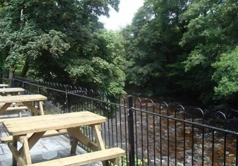 בית מלון כפרי The Abbey Inn