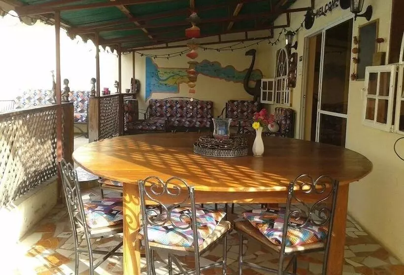 پانسیون Oasis Relax Lodge