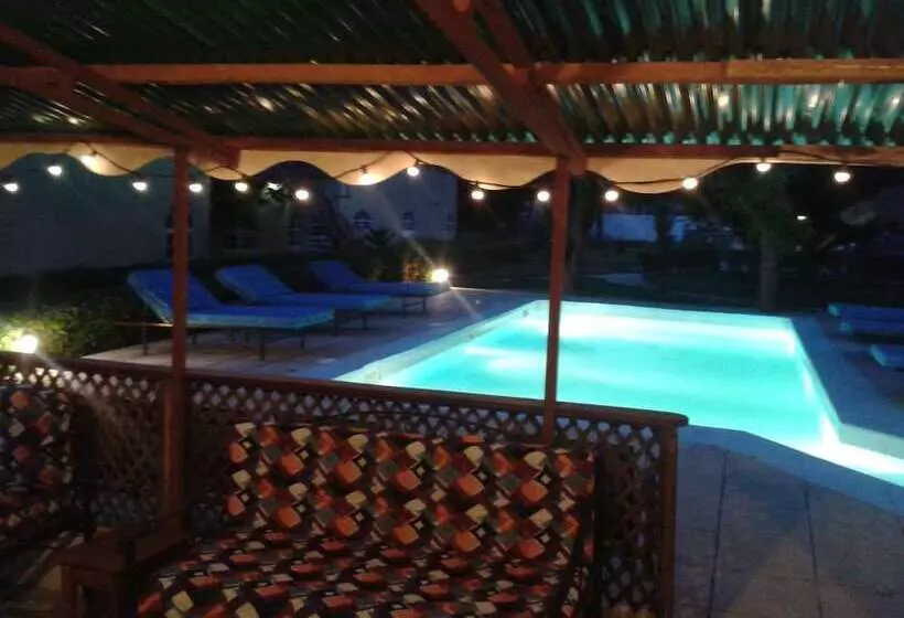 پانسیون Oasis Relax Lodge