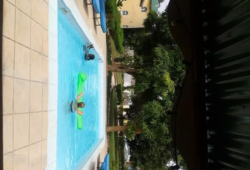 پانسیون Oasis Relax Lodge