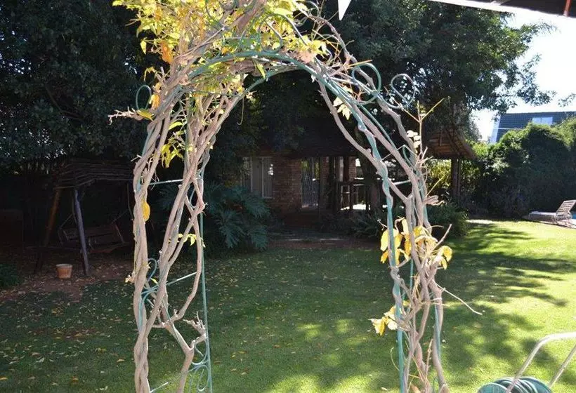 پانسیون Willow Tree Guest House