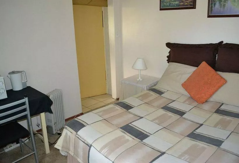 پانسیون Willow Tree Guest House