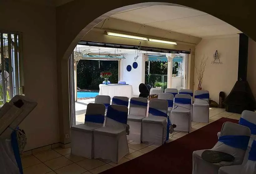 پانسیون Willow Tree Guest House