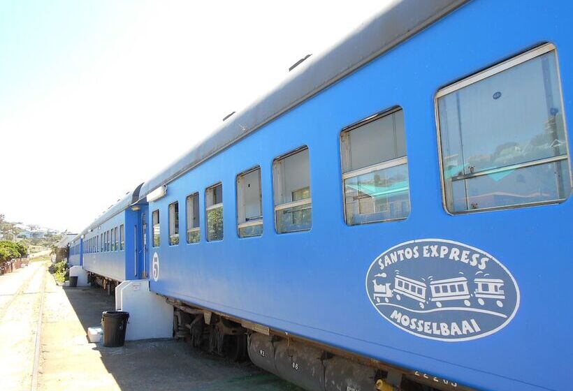 Santos Express Train Lodge   Hostel