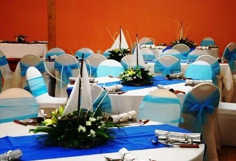 Santos Express Train Lodge   Hostel