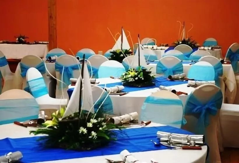 Santos Express Train Lodge   Hostel