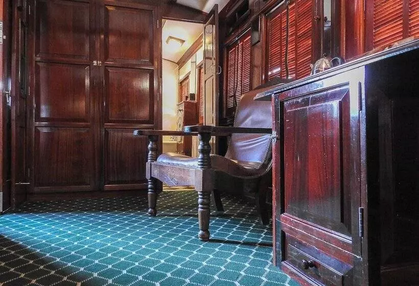 Santos Express Train Lodge   Hostel