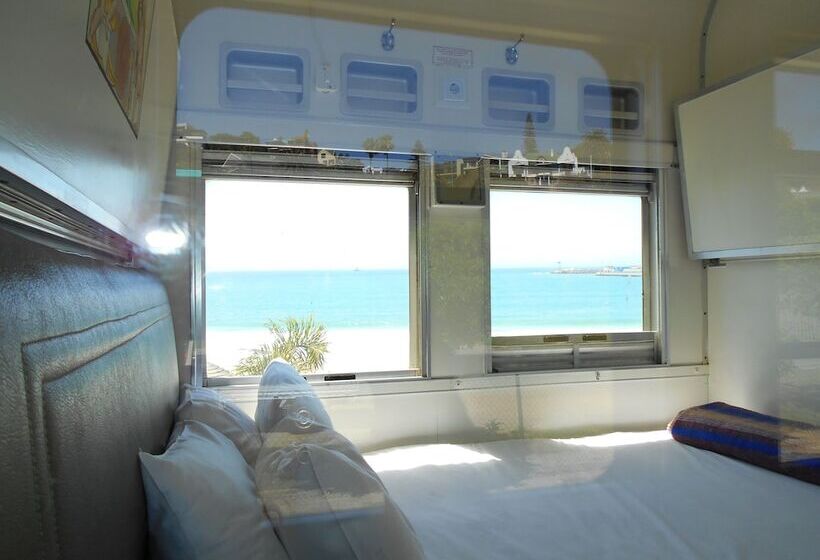 Santos Express Train Lodge   Hostel