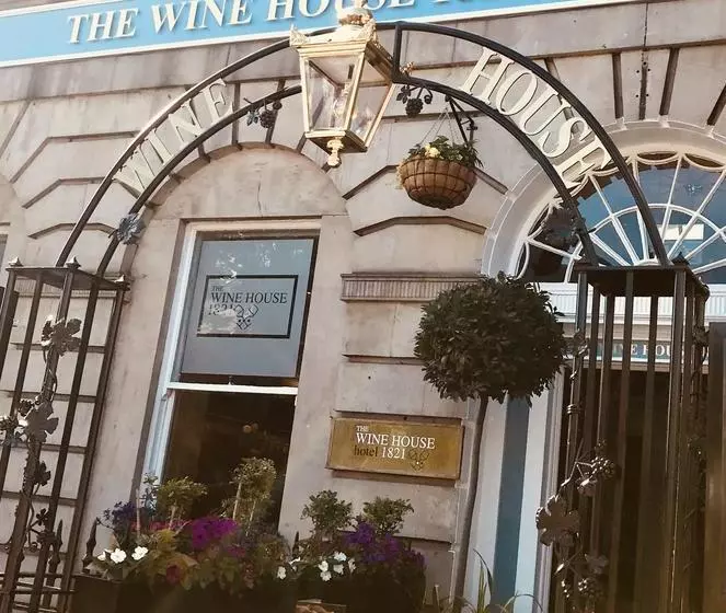 تختخواب و صبحانه The Wine House 1821