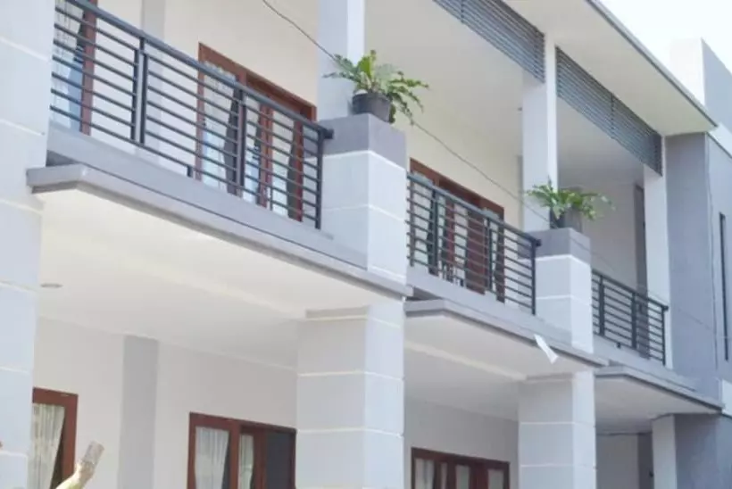 Bed and Breakfast Swandewi Homestay