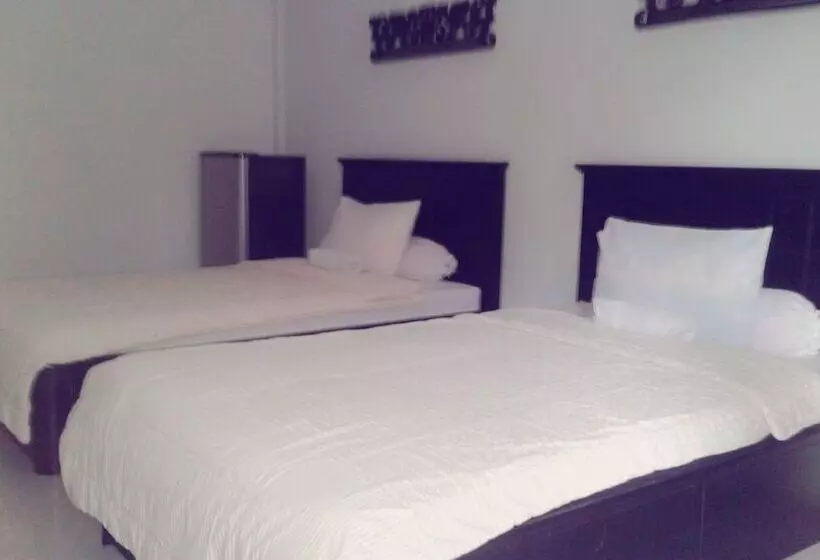 Bed and Breakfast Swandewi Homestay