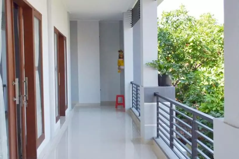 Bed and Breakfast Swandewi Homestay