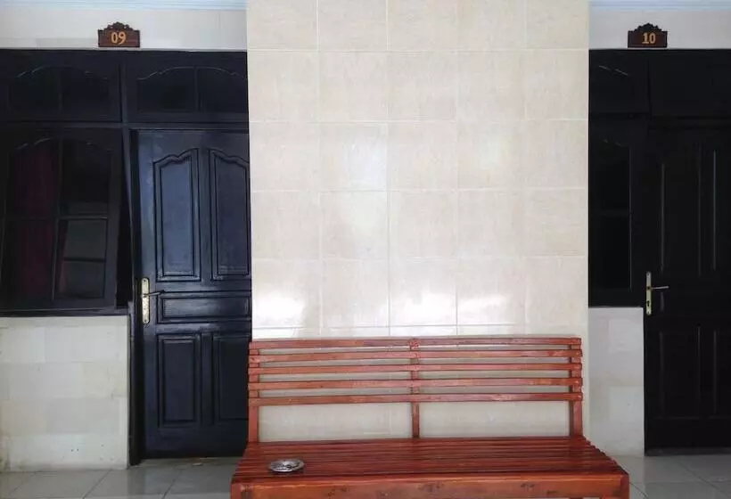 Bed and Breakfast Swandewi Homestay