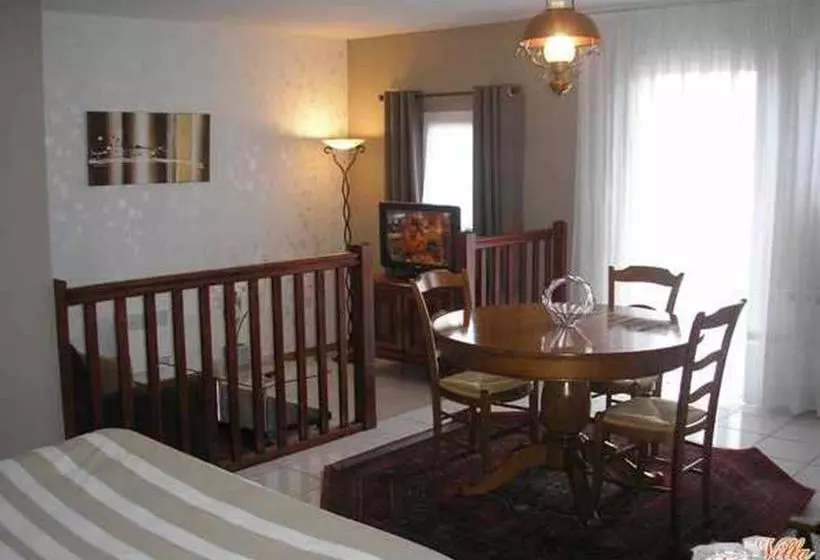 ベッドアンドブレックファースト Chambres D Hotes Villa Monsegur