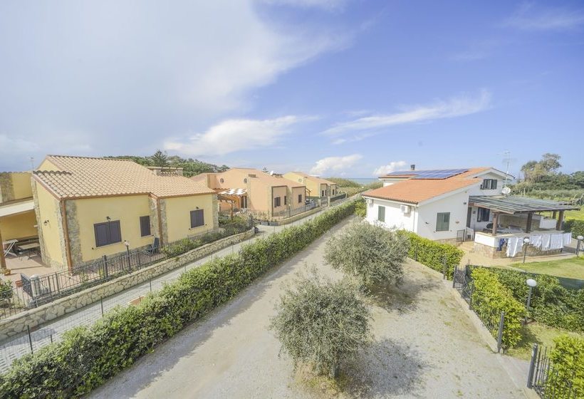 Case Vacanze Mare Nostrum   Villas In Front Of The Beach With Pool