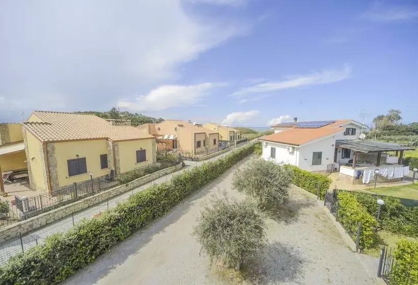 Case Vacanze Mare Nostrum   Villas In Front Of The Beach With Pool