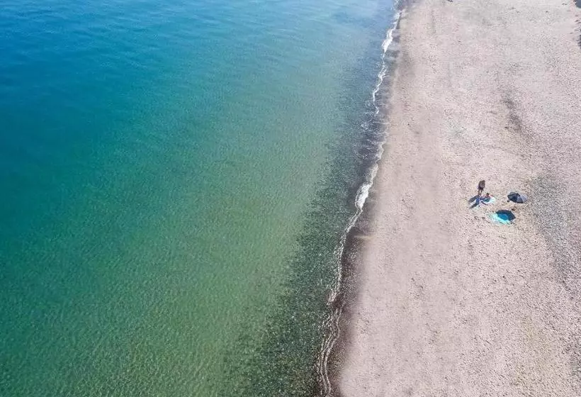 Case Vacanze Mare Nostrum   Villas In Front Of The Beach With Pool