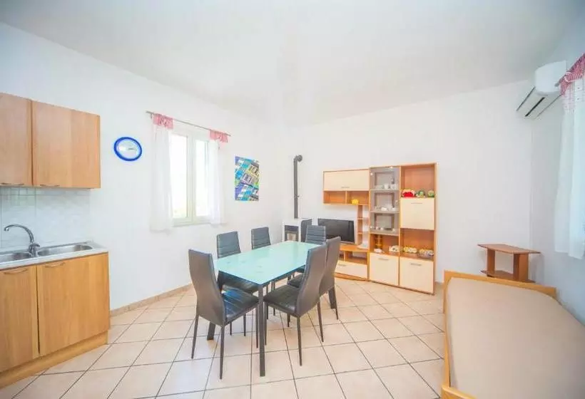 Case Vacanze Mare Nostrum   Villas In Front Of The Beach With Pool