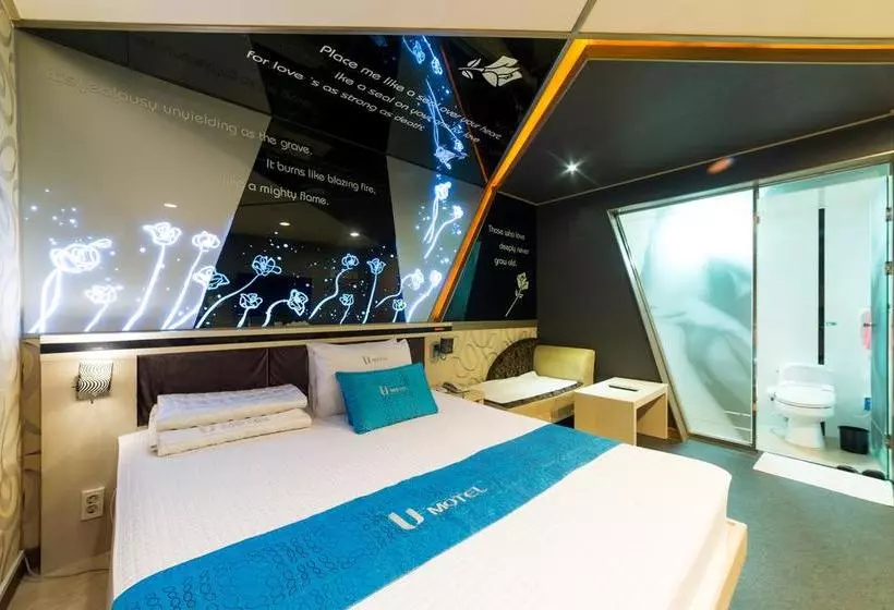 هتل U