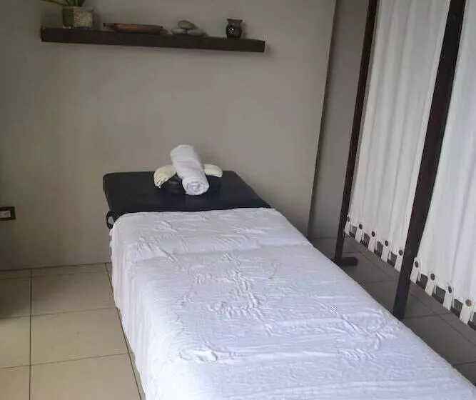 Szálloda 8 Suites By Fat Jimmy's