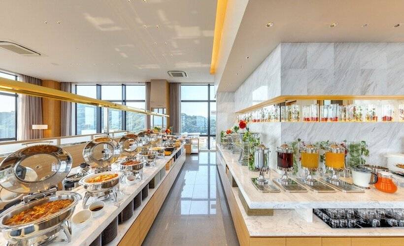 Candeo Hotels Matsuyama Okaido