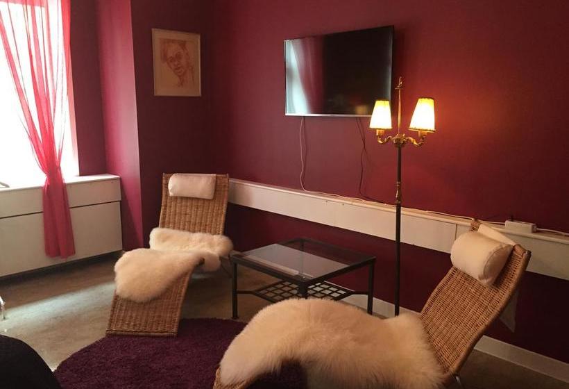 فندق L Den Gyllene Geten