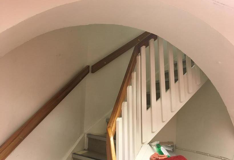 فندق L Den Gyllene Geten