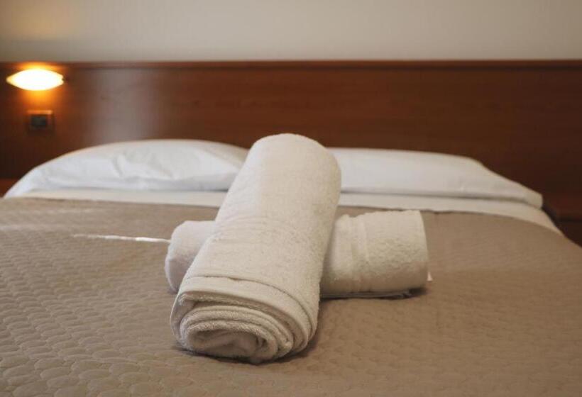 בית מלון כפרי Lora Rda Luxury