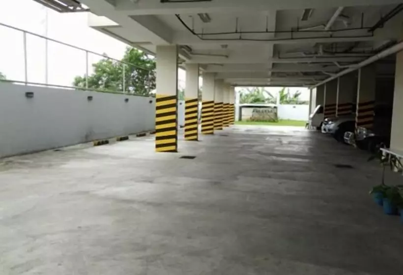 تختخواب و صبحانه Country Chateau